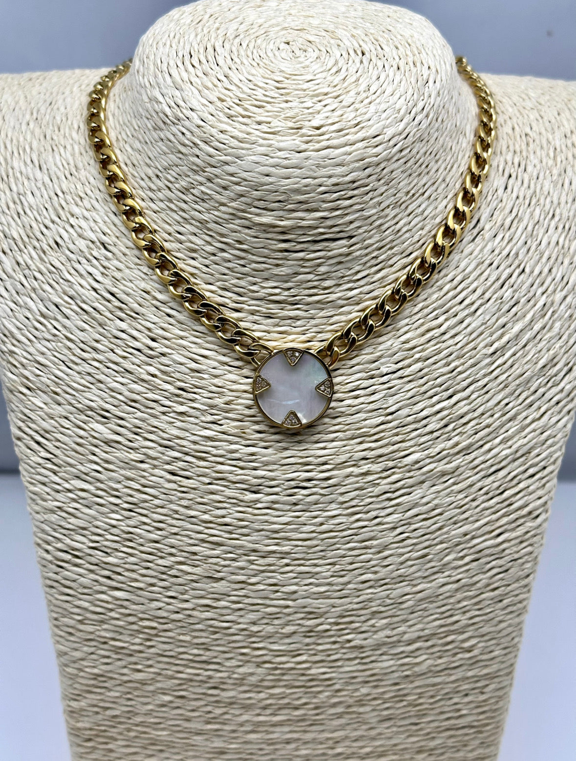 Shell Pendant Gold Chain Necklace