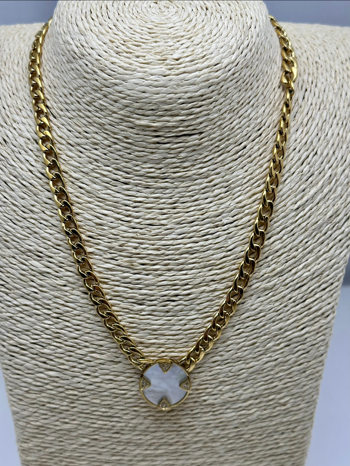 Shell Pendant Gold Chain Necklace