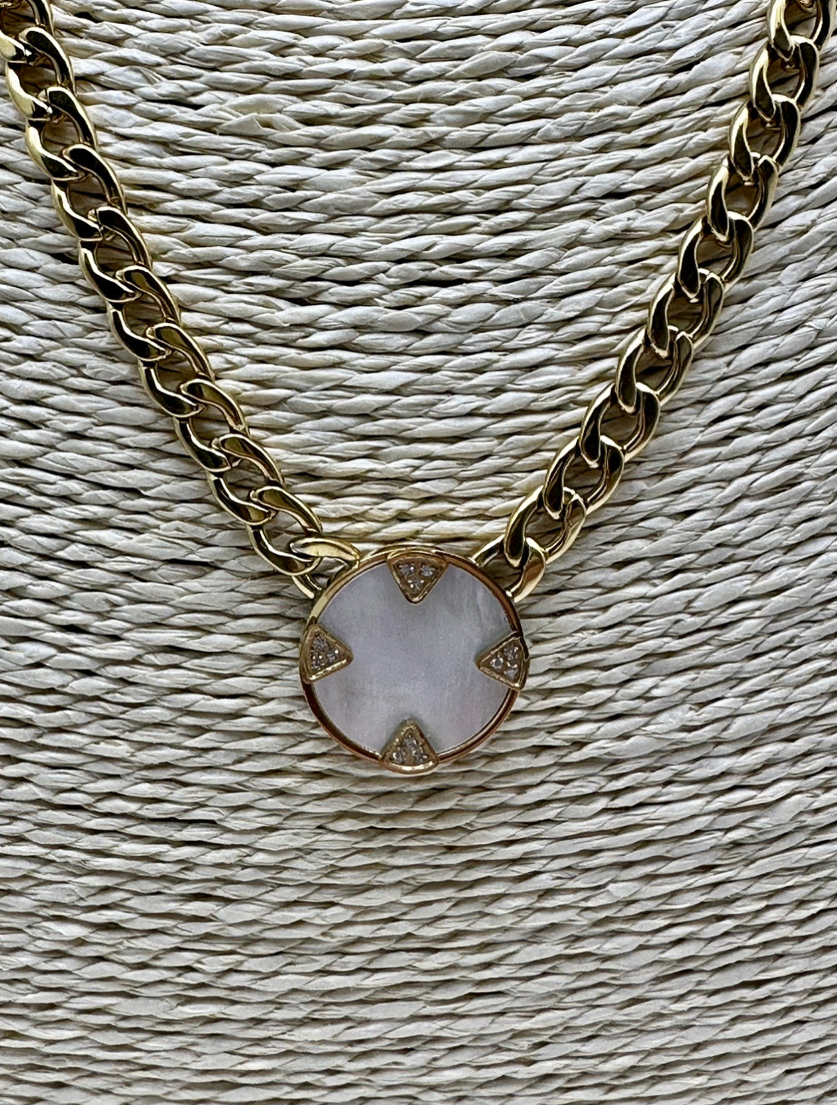 Shell Pendant Gold Chain Necklace